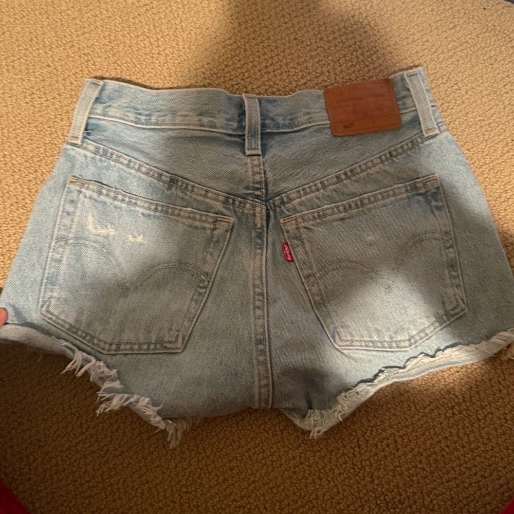 Levi’s 501 light wash denim jean shorts size 25W